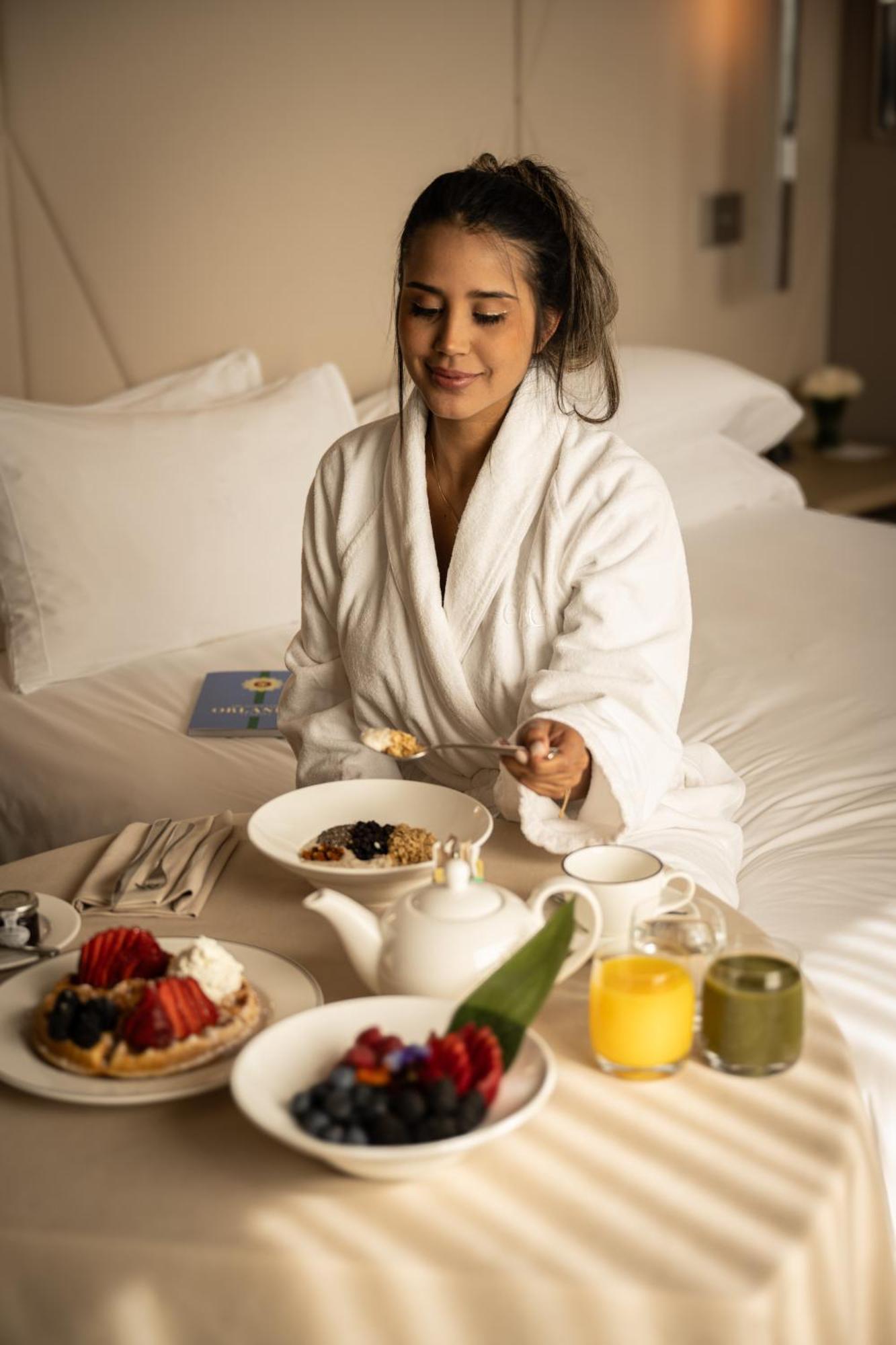 Ette Luxury Hotel & Spa Four Corners Exterior photo A woman wearing a bathrobe